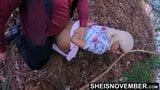 Sur des aiguilles de pin forestier, je cloue ma femme, fille d&#39;ébène, en levrette snapshot 14