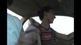 Дрочка и минет в машине во время вождения в любительском видео snapshot 15