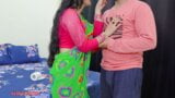 Indische Chachi Priya is naakt en groet de pik van haar neef terwijl ze vies praat in het Hindi snapshot 5