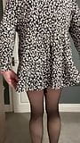 Crossdresser tvrose在裙子下展示内裤和连裤袜 snapshot 3