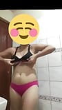 Pacarku lagi fingering memek merah mudanya sambil pamer toket besarnya snapshot 1