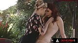 Devils film - lesbianas calientes Charlotte Stokely y Maya Kendrick comen coño en un picnic al aire libre snapshot 6