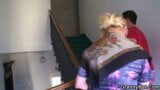 Une mamie de 80 ans se fait baiser en levrette snapshot 2