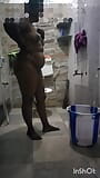 Tamil cameriera sta facendo il bagno a casa parte 1 snapshot 6