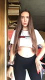 Fată sexy Tiktok dansând - 2 snapshot 1