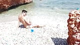 Mamada descuidada caliente en la playa snapshot 1