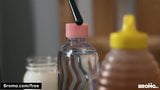 Une salope sexy fait gicler du lait sur une grosse bite de jus - bromo snapshot 4