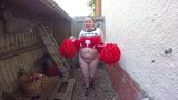 Scherpe stiefmoeder cheerleader in de tuin snapshot 4