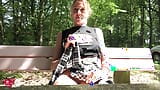 Hete blonde teef geneukt in echte openbare !! snapshot 7