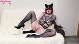 Kucing seksi dalam pakaian dalam wanita secara sensual masturbasi memek dengan dildo snapshot 14