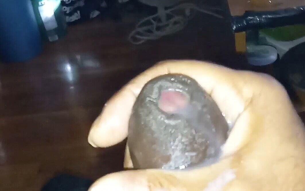 另一个大黑未割包皮鸡巴撸管和射精视频