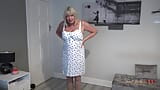 AuntJudysXXX - tu madrastra madura tetona Sra. Amy te pilla robando sus bragas (en primer plano) snapshot 1