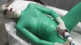 Latex danielle entspannt im krankenwagen snapshot 16