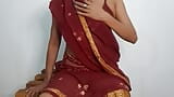 Büyük memeli sari sulu amcıklı Hintli hizmetçi mastürbasyonu snapshot 1