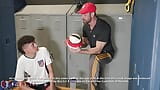 Umkleidekabine - Trainer Garrett kommt auf Jordan Haze und Jack Waters Bullying Ayden, Trainer bringt ihnen eine Lektion bei! snapshot 1