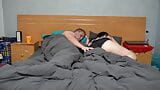 继妹被吓到躺在继兄弟的床上并被干！ snapshot 3