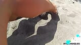 Nylondelux naakte panty op het strand snapshot 9