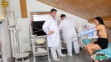 두 명의 산부인과 의사에게 분출하는 핫한 우크라이나 여배우 daphne klyde snapshot 15