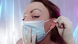 Asmr met operatiehandschoenen en medisch masker - door Arya Grander snapshot 16