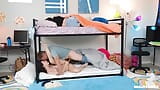 Intrufolarsi nella stanza del dormitorio del college - reality kings snapshot 7