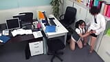 Recoger a mujeres casadas, mujeres trabajadoras durante su descanso en el trabajo - parte 1 snapshot 18