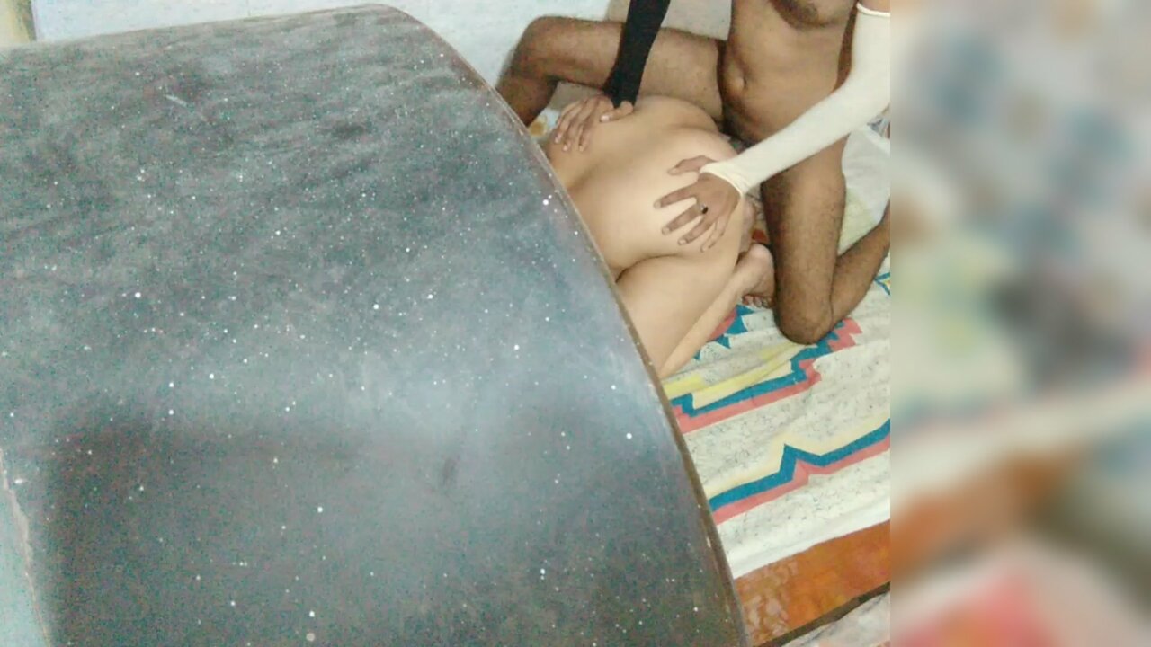 Chachi Ko Uske Bhatije Ne Choda Ghar Jaakr