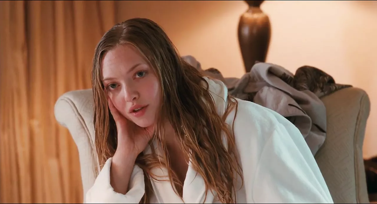 Amanda Seyfried & Julianne Moore - Chloe 2009: Celebrity Porn