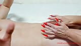 Milf stiefmoeder met lange nagels in sperma-extractie femdom asmr snapshot 1